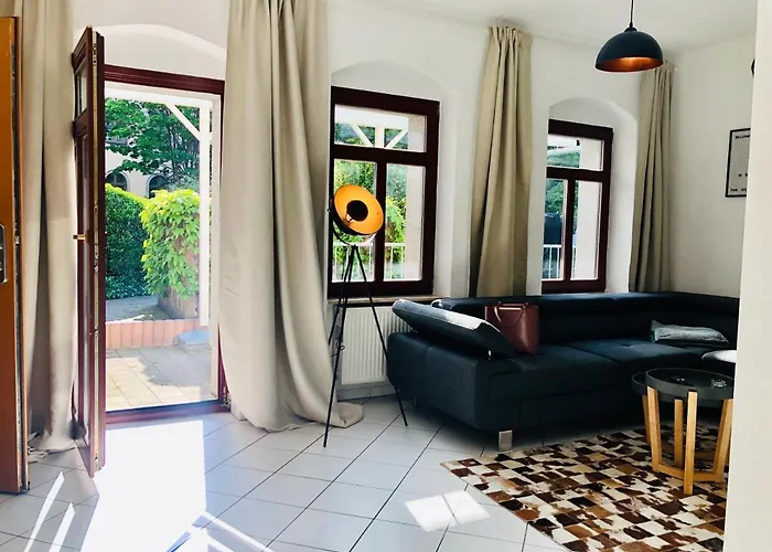 Ferienwohnungen Mit Terrasse In Zwingernaehe - Hilger Rentals