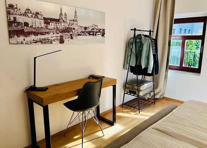 Ferienwohnungen Mit Terrasse In Zwingernaehe - Hilger Rentals